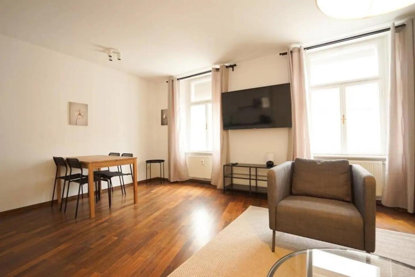 Authentic Austrian Flat In The South Of Vienna Apartment โมดลิง ภายนอก รูปภาพ