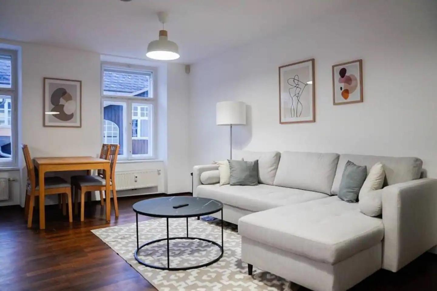 Authentic Austrian Flat In The South Of Vienna Apartment โมดลิง ภายนอก รูปภาพ
